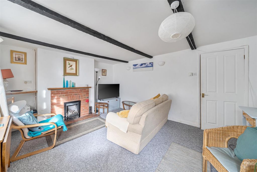 Property photo 2 of 18 Sitting Room