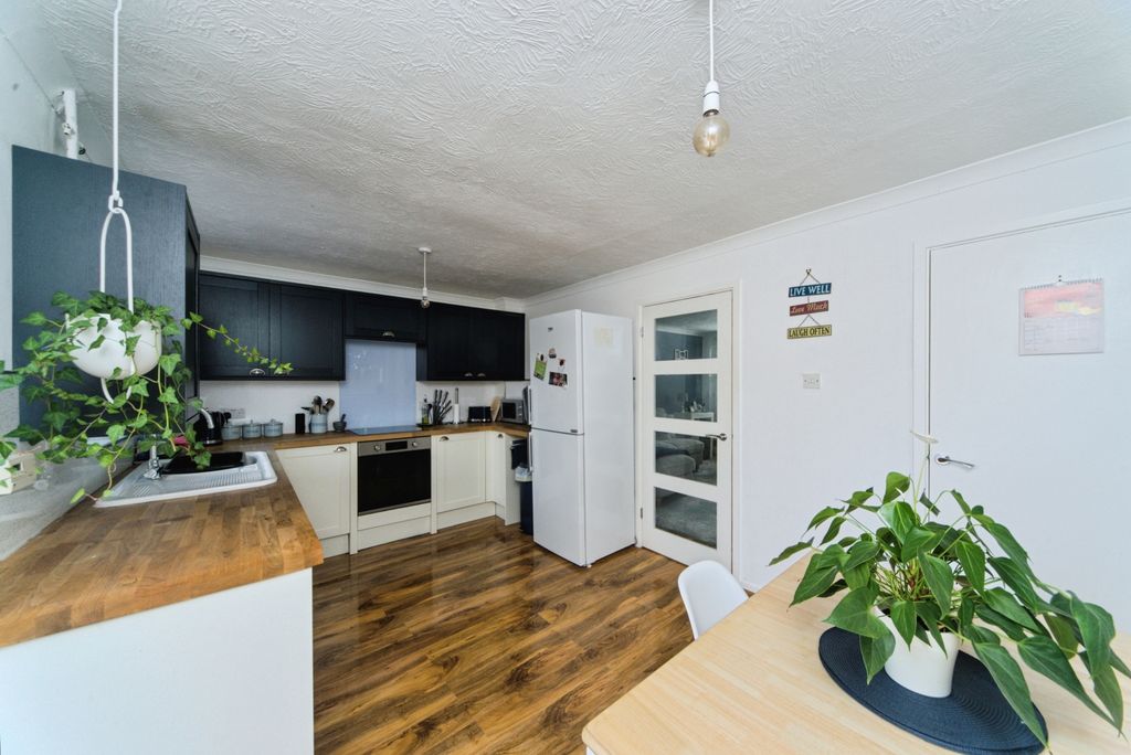 Property photo 1 of 19 Dsc_3406