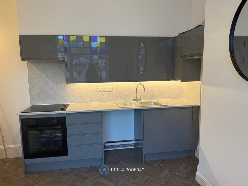 Property photo 2 of 8 Kitchen