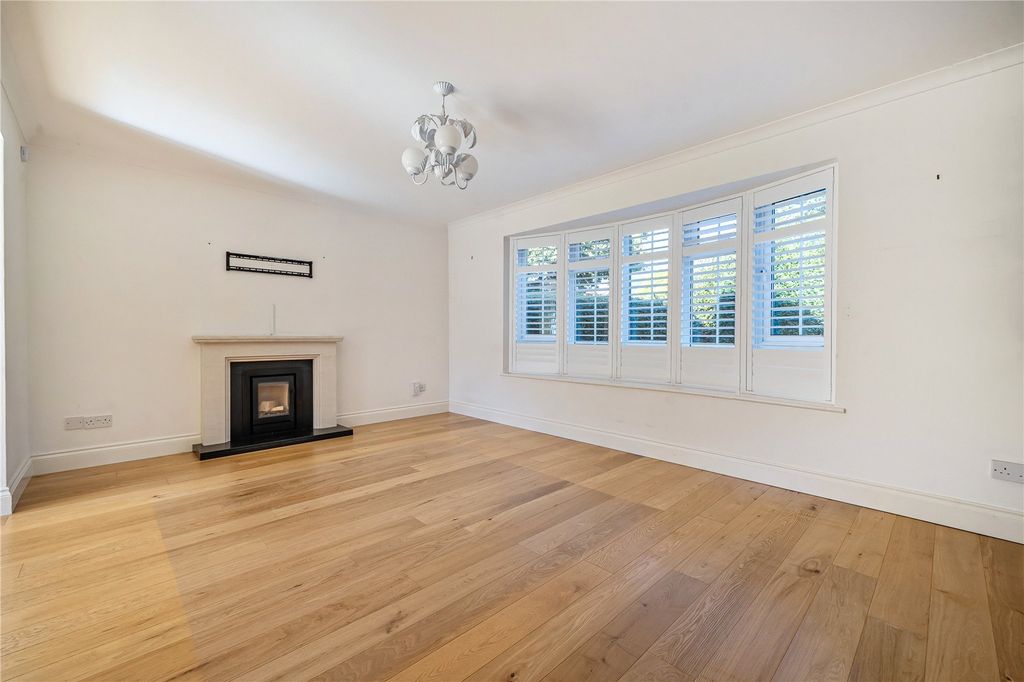 Property photo 3 of 24 Living Room