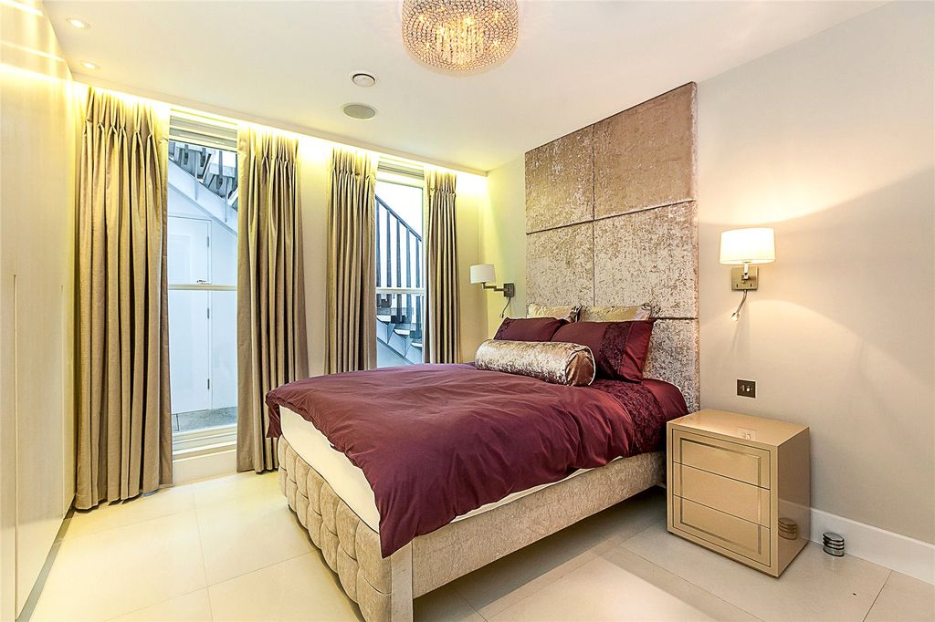 Property photo 3 of 61 Principal Bedroom