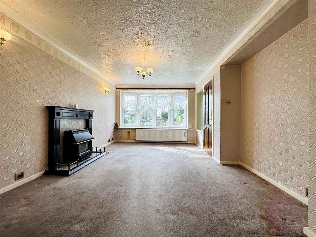 Property photo 3 of 13 Lounge.Jpg