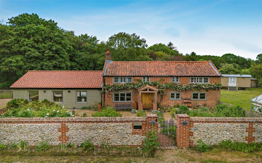 Property photo 1 of 19 Heath Cottage