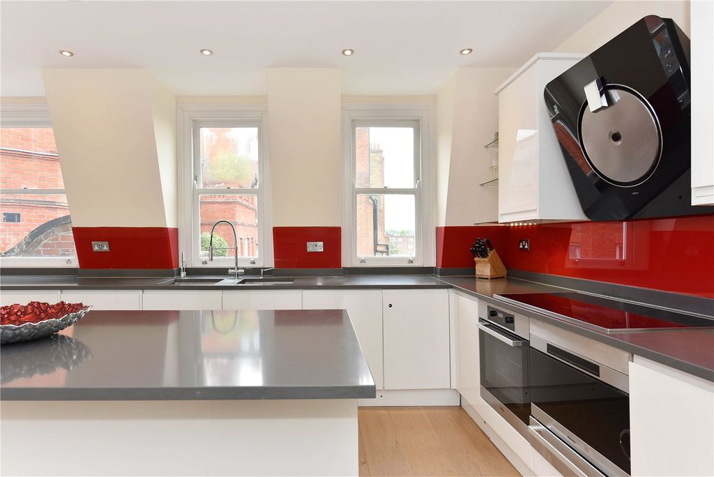 Property photo 3 of 22 Picture No. 11