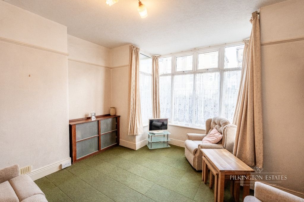 Property photo 2 of 18 4850304