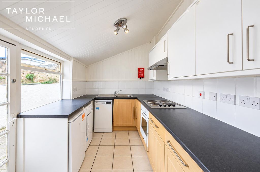 Property photo 1 of 17 Kitchen