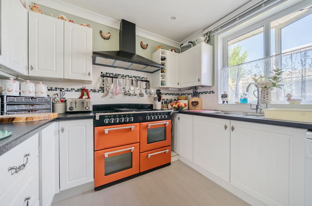 Property photo 3 of 17 1330559-9-68835Ba...