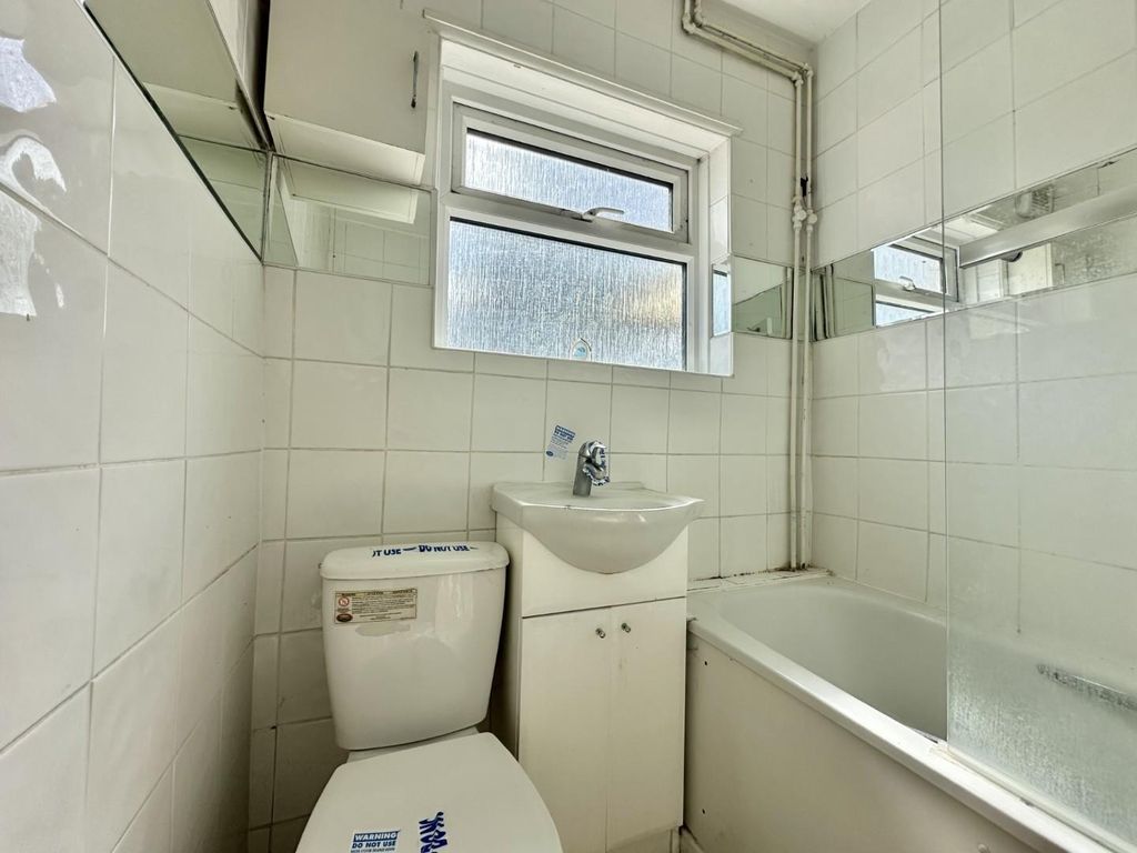 Property photo 3 of 8 c3Cf3Cf7-26F9-4866-B188-Cab07B04E058.Jpg