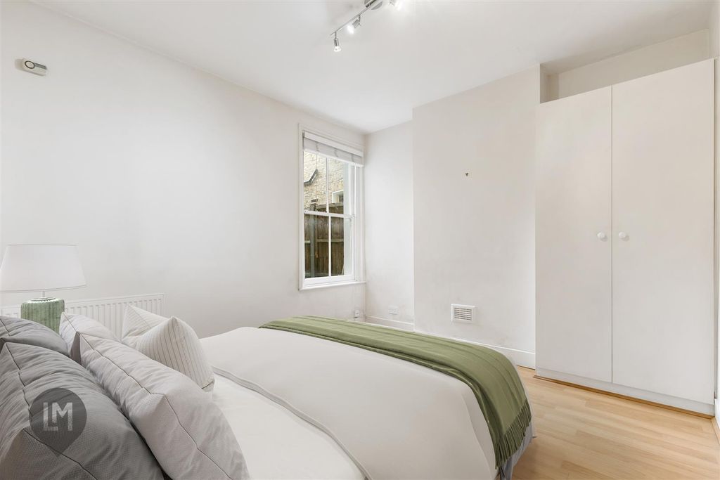 Property photo 3 of 6 Bedroom