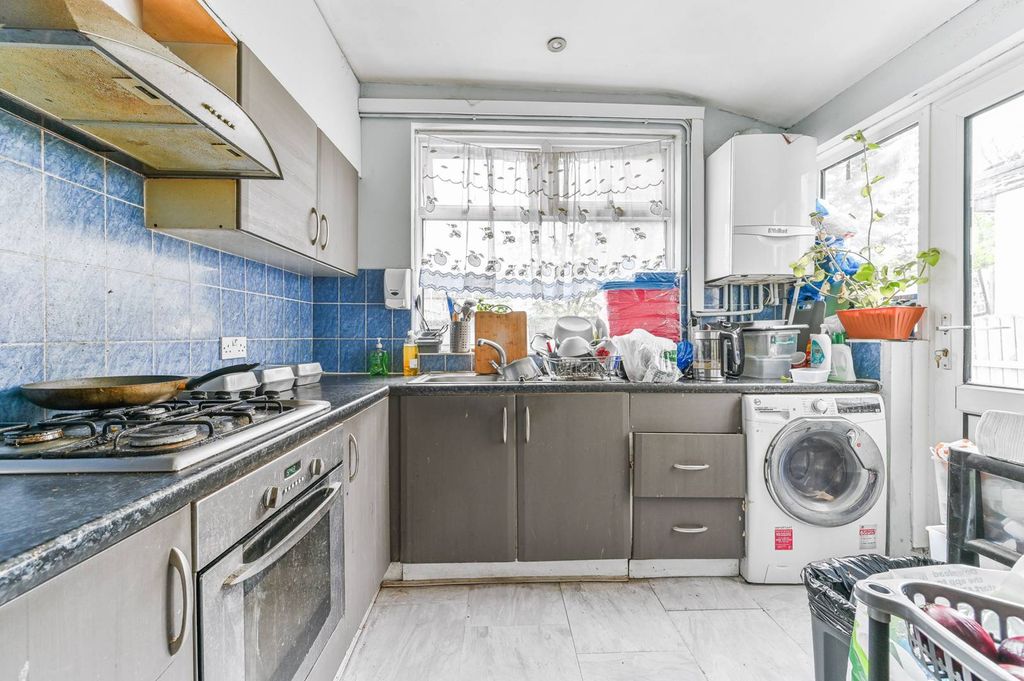 Property photo 3 of 11