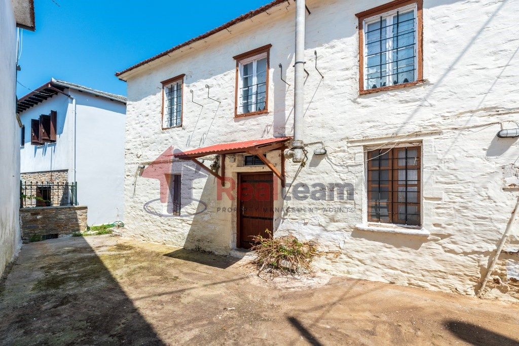 Property photo 2 of 25