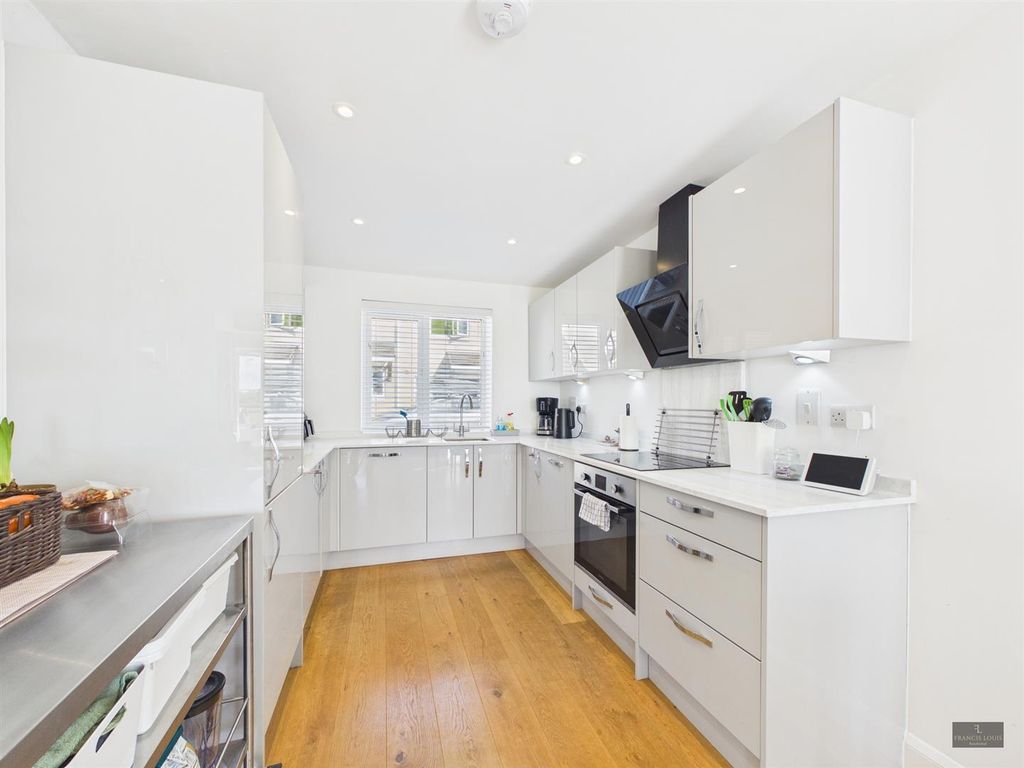 Property photo 2 of 20 Cam02887G0-Pr0637-Still002.Jpg