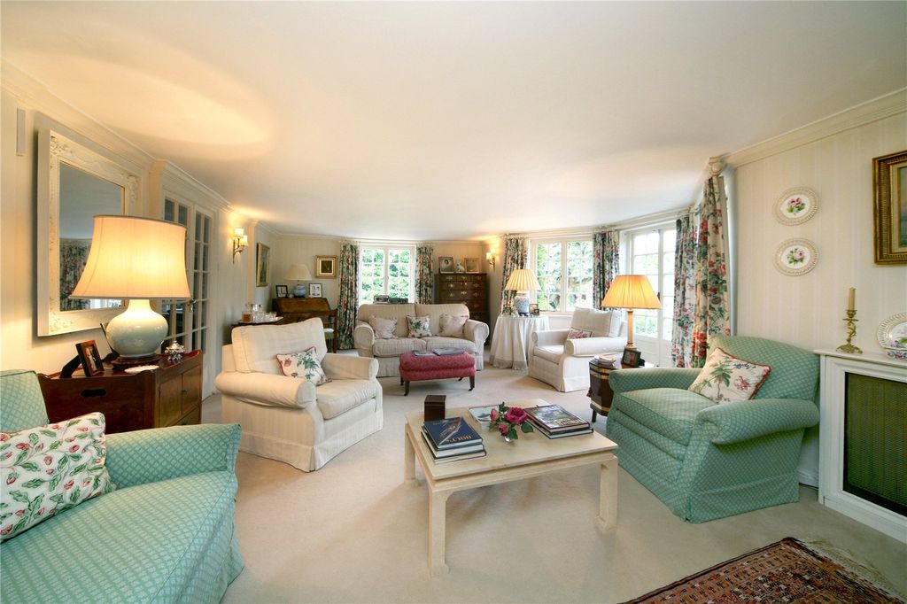 Property photo 3 of 23 Sitting Room