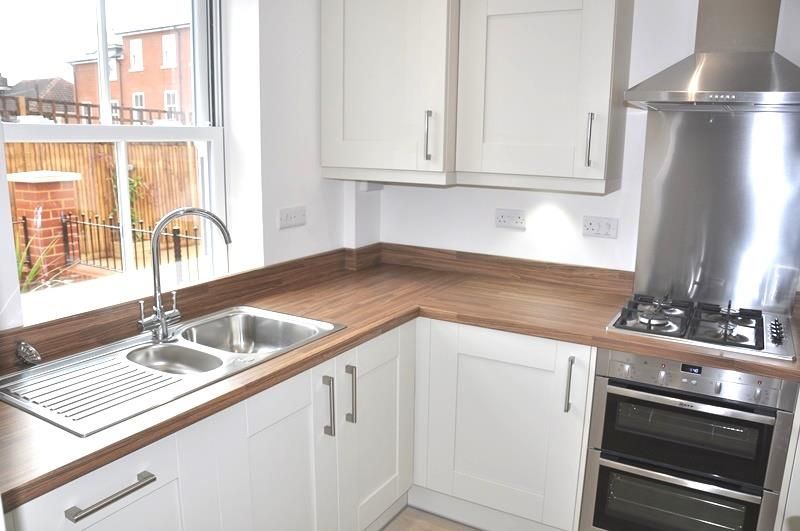 Property photo 3 of 9 Kitchen