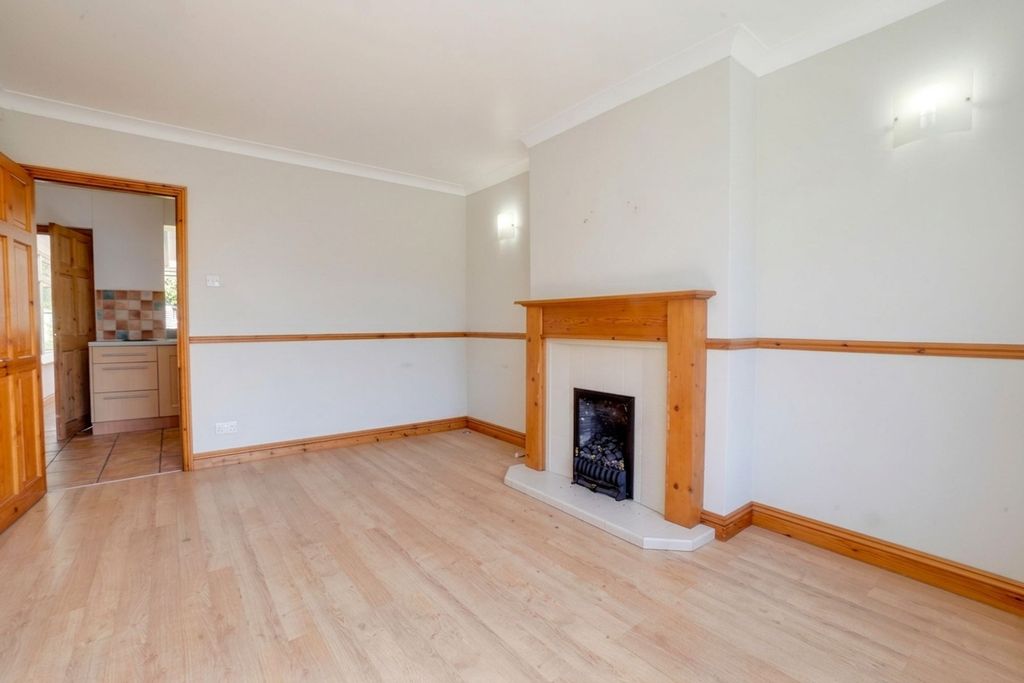 Property photo 2 of 25