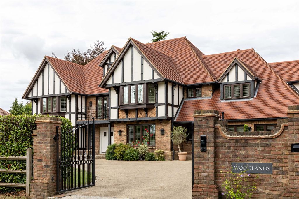 Property photo 1 of 32