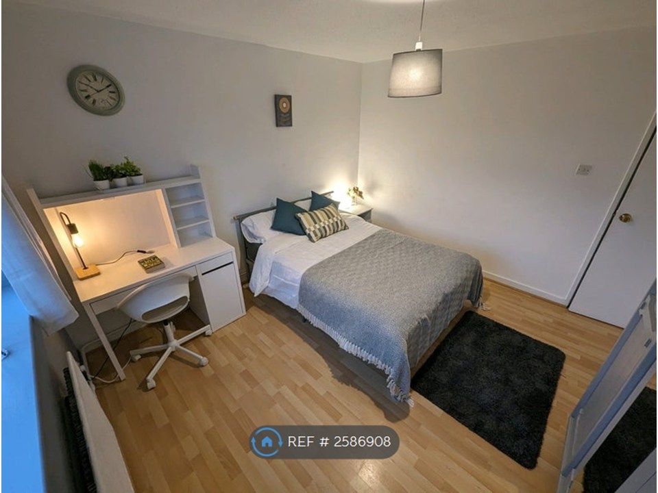 Property photo 1 of 10 Room 2