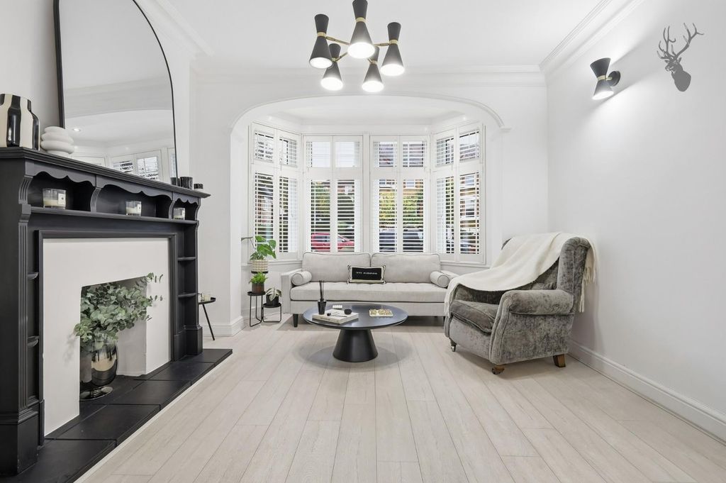 Property photo 2 of 25