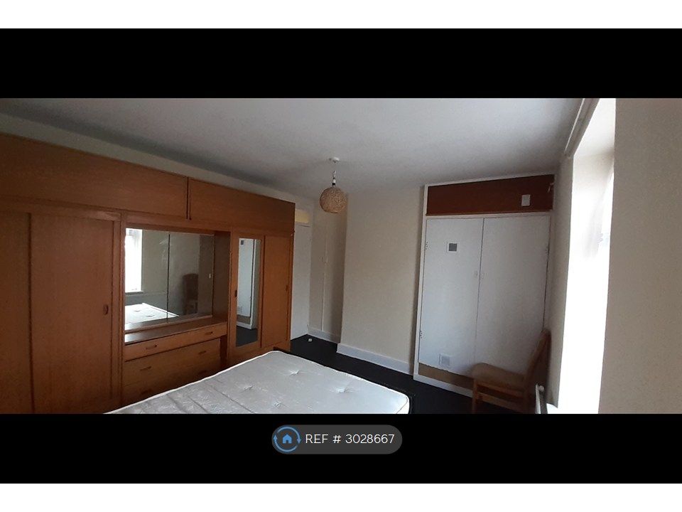 Property photo 2 of 16 Bedroom 1