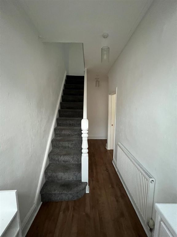 Property photo 2 of 10 Entrance Hall
