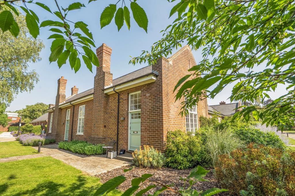Property photo 1 of 13 External View