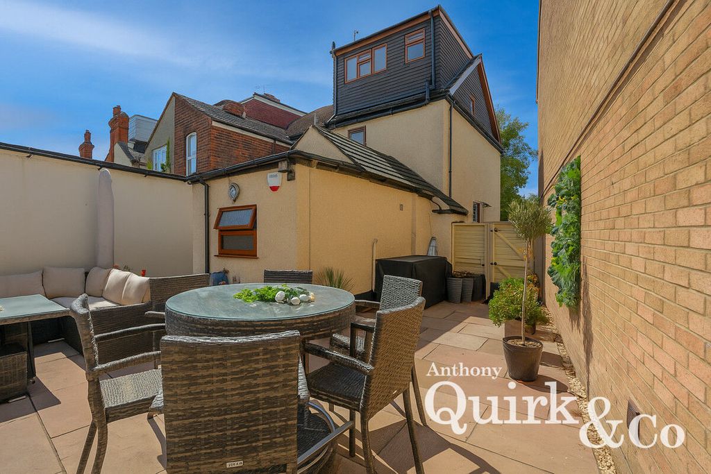 Property photo 2 of 23