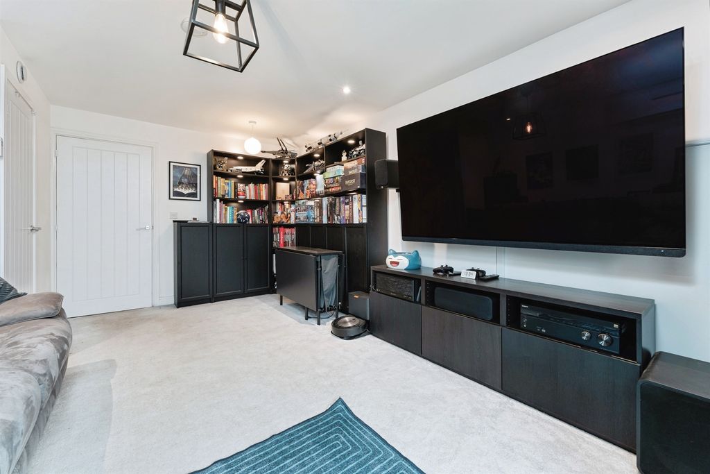 Property photo 3 of 16