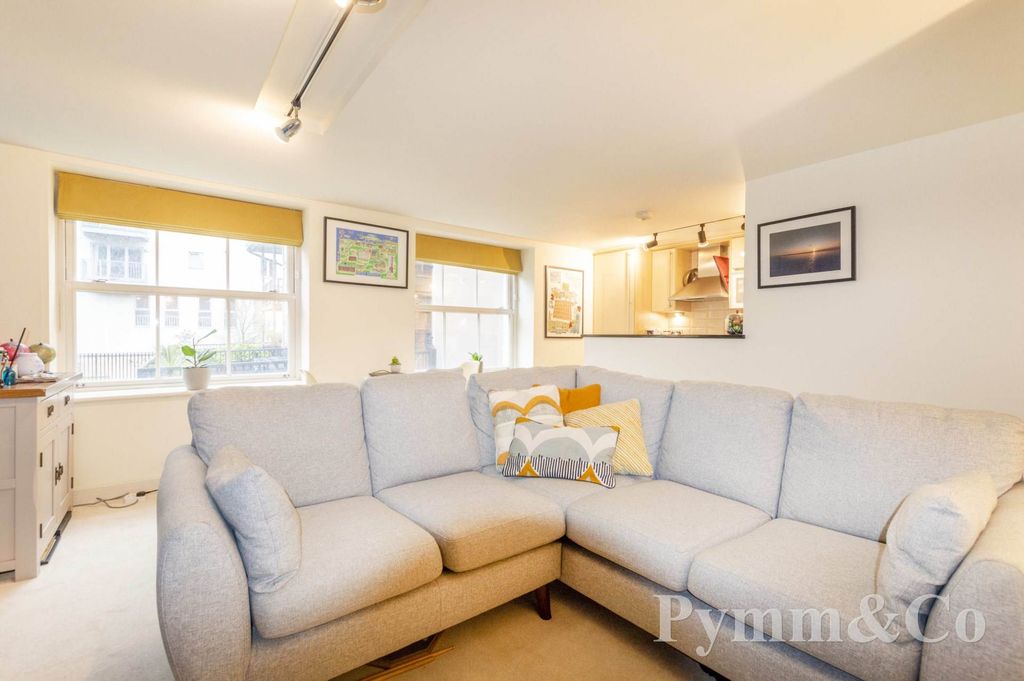Property photo 2 of 12