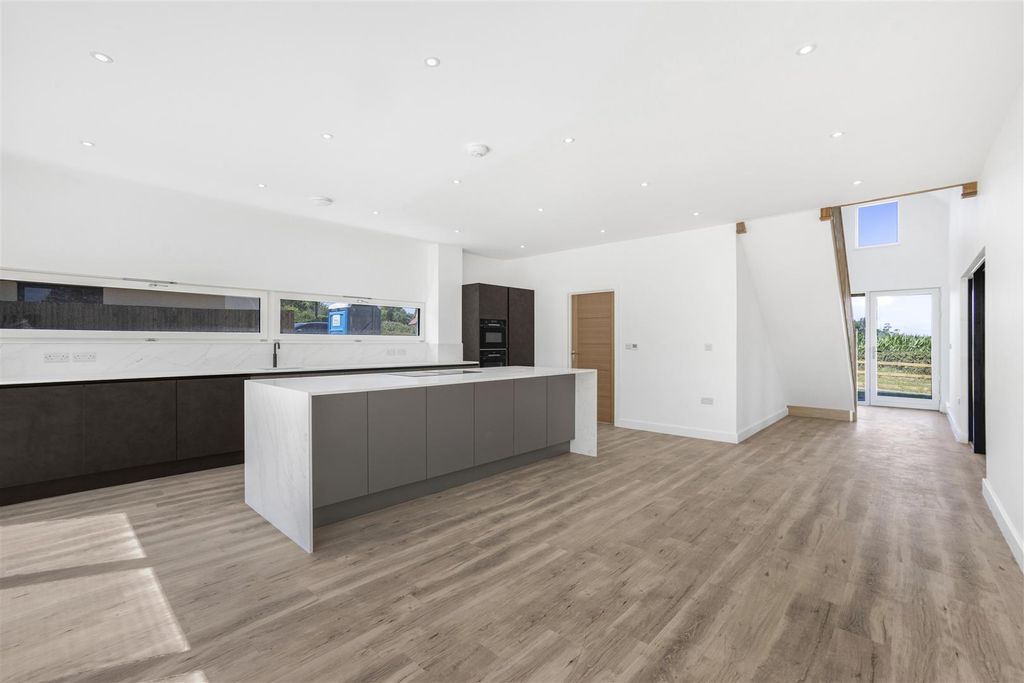 Property photo 2 of 20 Kitchen / Dining Room