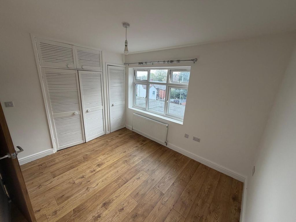 Property photo 2 of 6 Bedroom