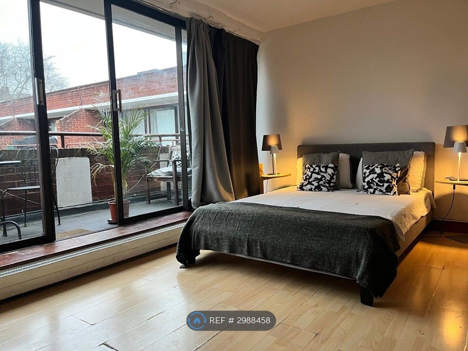 Property photo 1 of 18 Bedroom Upper Large 1