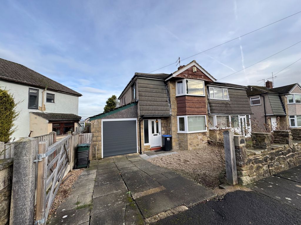 Property photo 1 of 19 3 Bed Semi Detached Property Situated In The Popular Area Of Cottingley(Bd16)