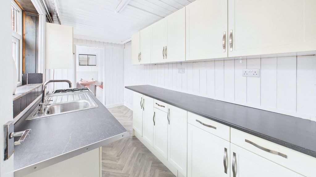 Property photo 1 of 11 Cam02351G0-Pr0084-Still019