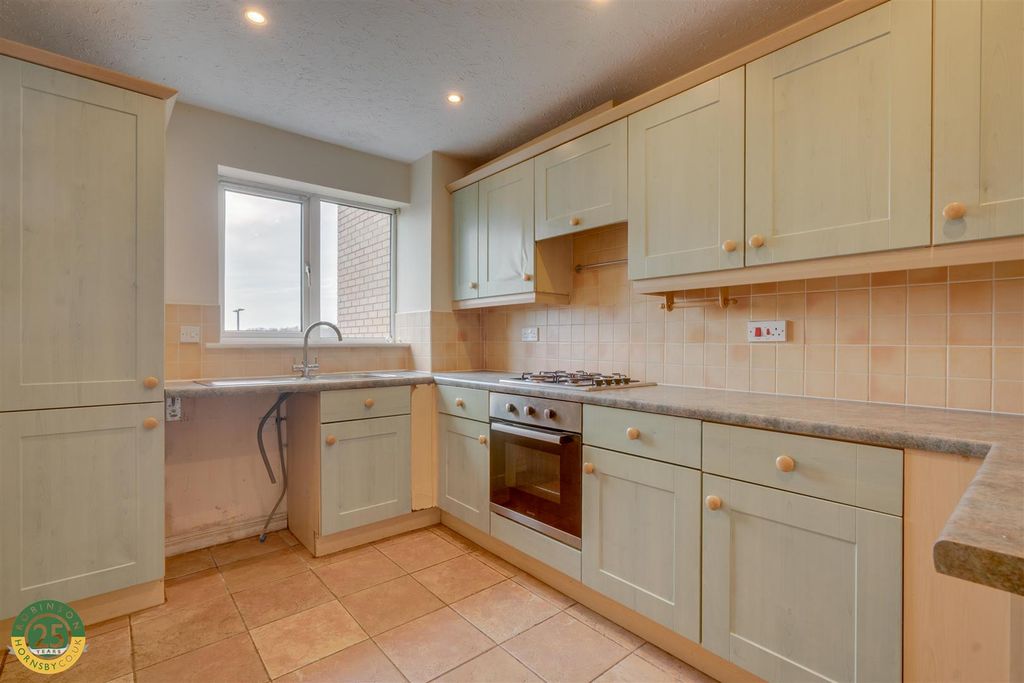 2 bed flat for saleLakeside Boulevard, Doncaster DN4 photo 5