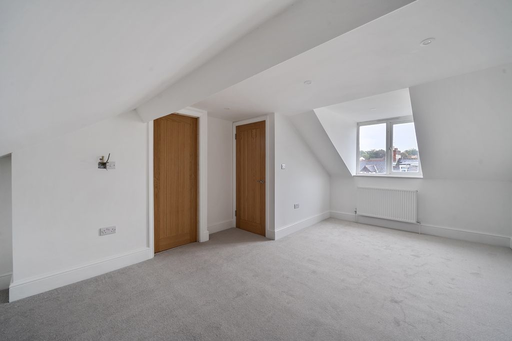 Property photo 2 of 11 1355643-10-6901F201753d9-Arw-1