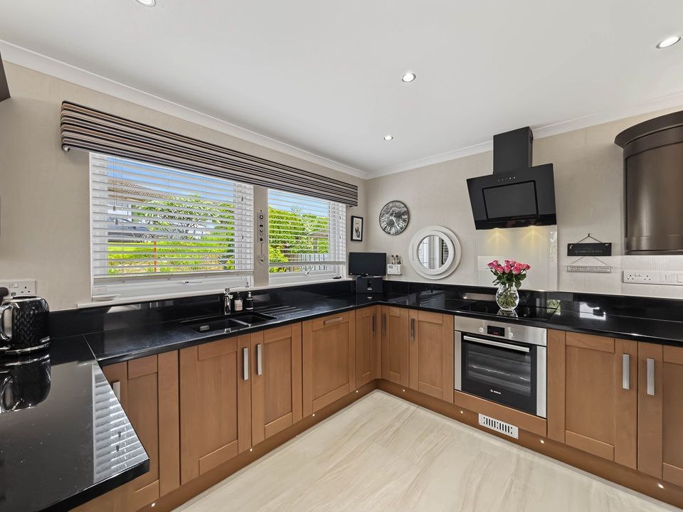 Property photo 2 of 33