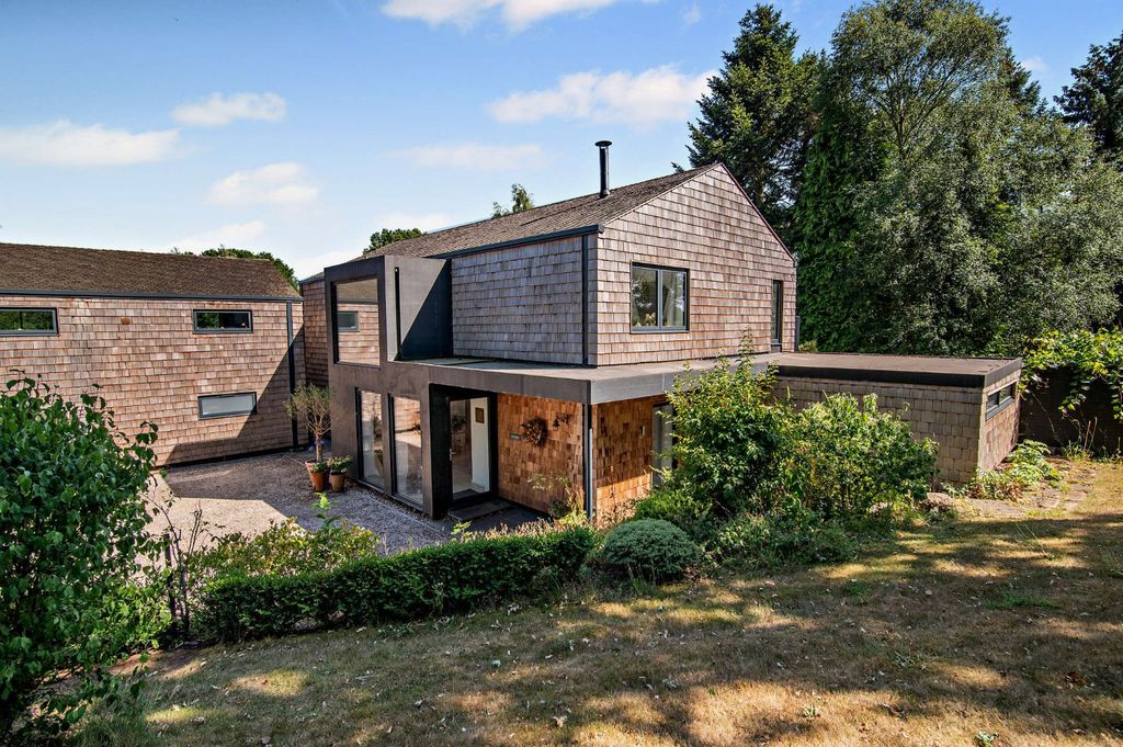 Property photo 3 of 49 Picture No. 16