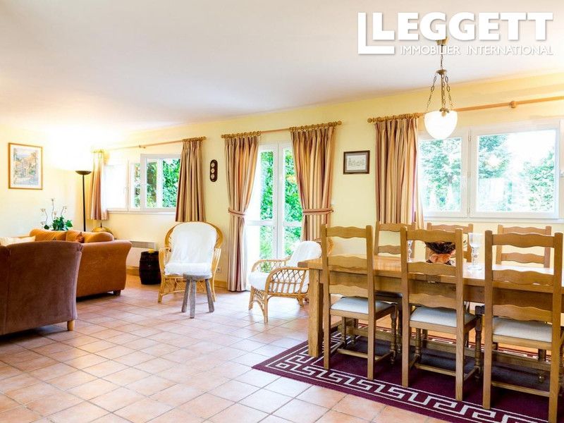 Property photo 2 of 10