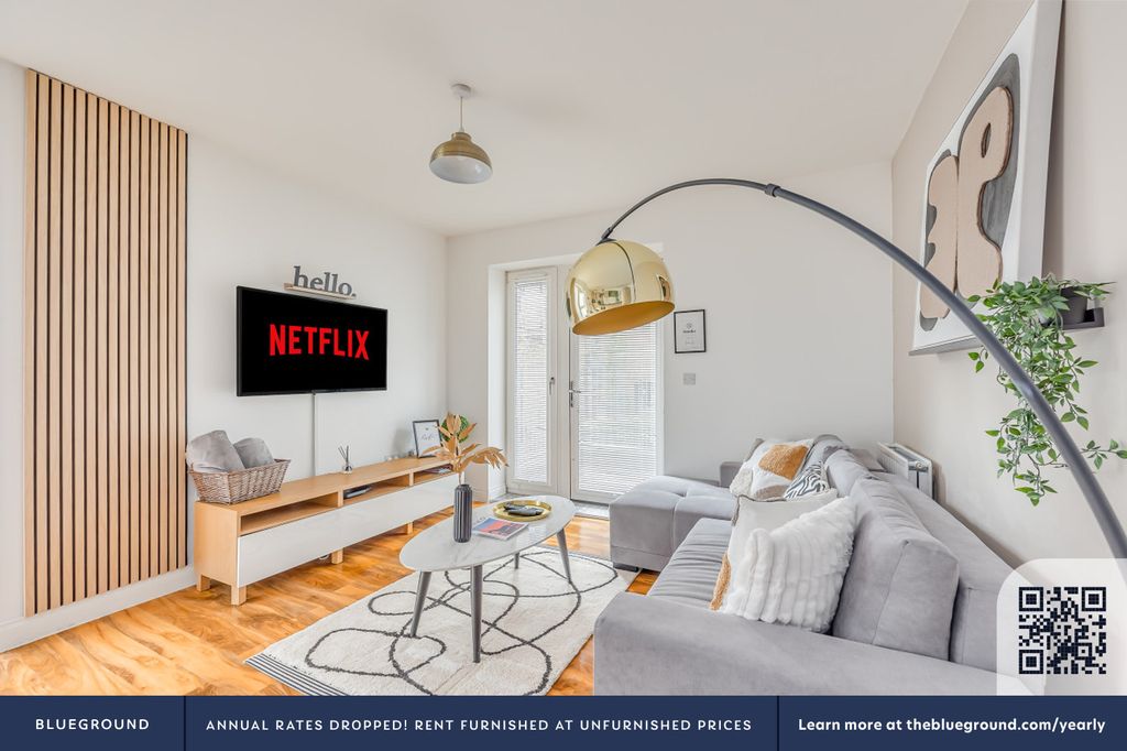 Property photo 3 of 32 Living Room