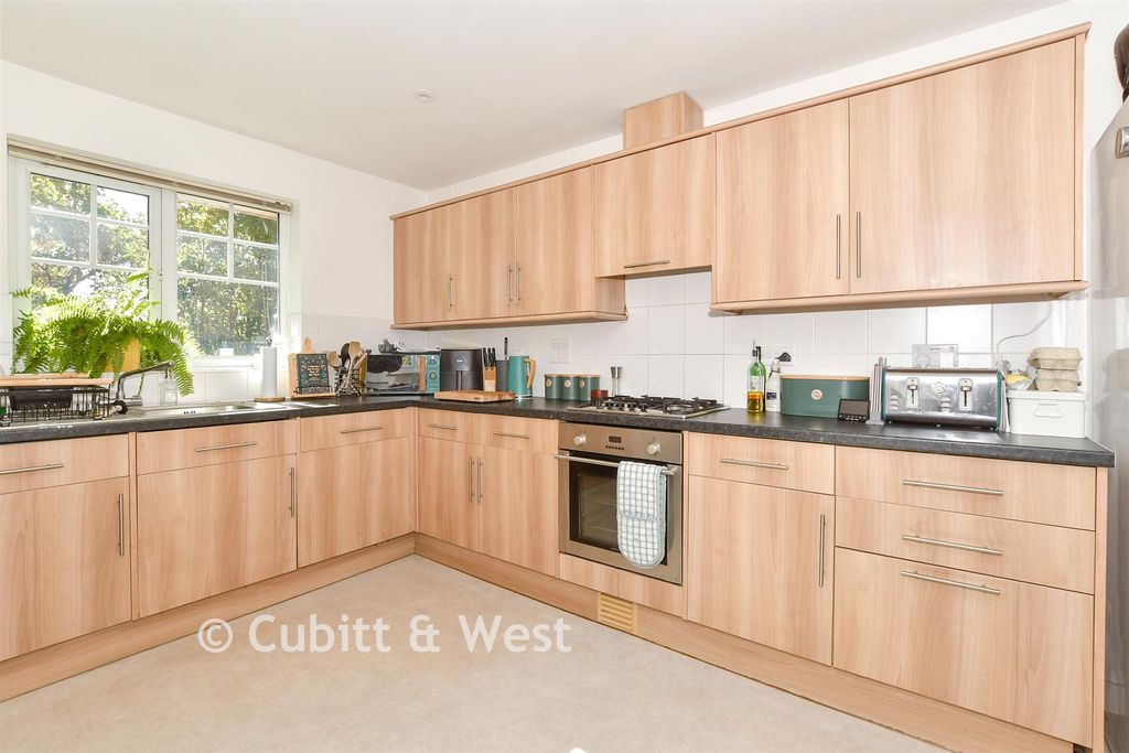 Property photo 3 of 13 Lounge/Kitchen