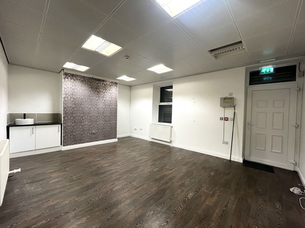 Property photo 2 of 9 Commerical Unit