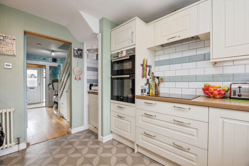 Property photo 2 of 17 Kitchen