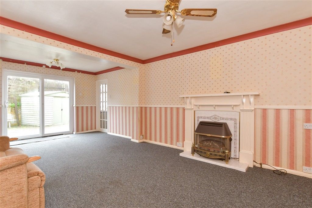 Property photo 3 of 10 Lounge