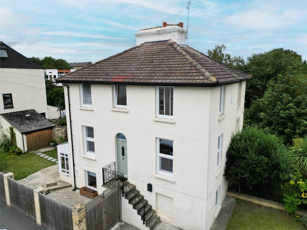 Property photo 1 of 22 4393943