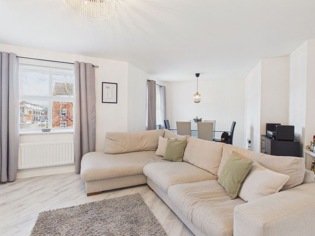 Property photo 2 of 12 Lounge/Dining Area