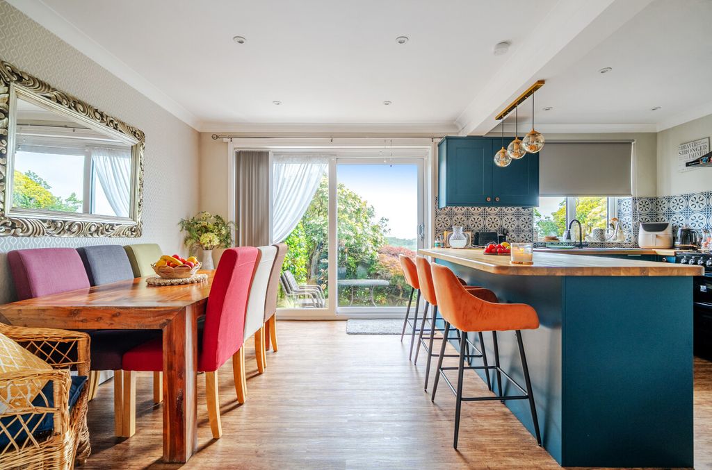 Property photo 2 of 23 1466484-13-6A0Ca9...