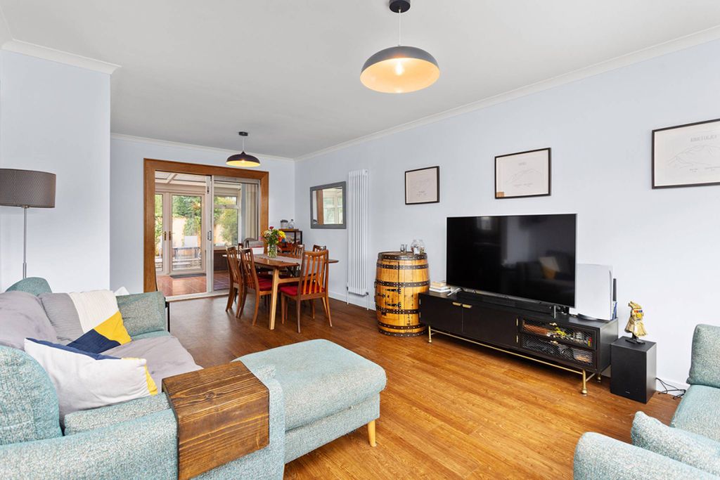 Property photo 2 of 25