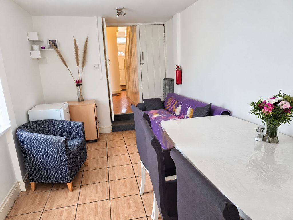 Property photo 2 of 7 Kentmere Rd Se18