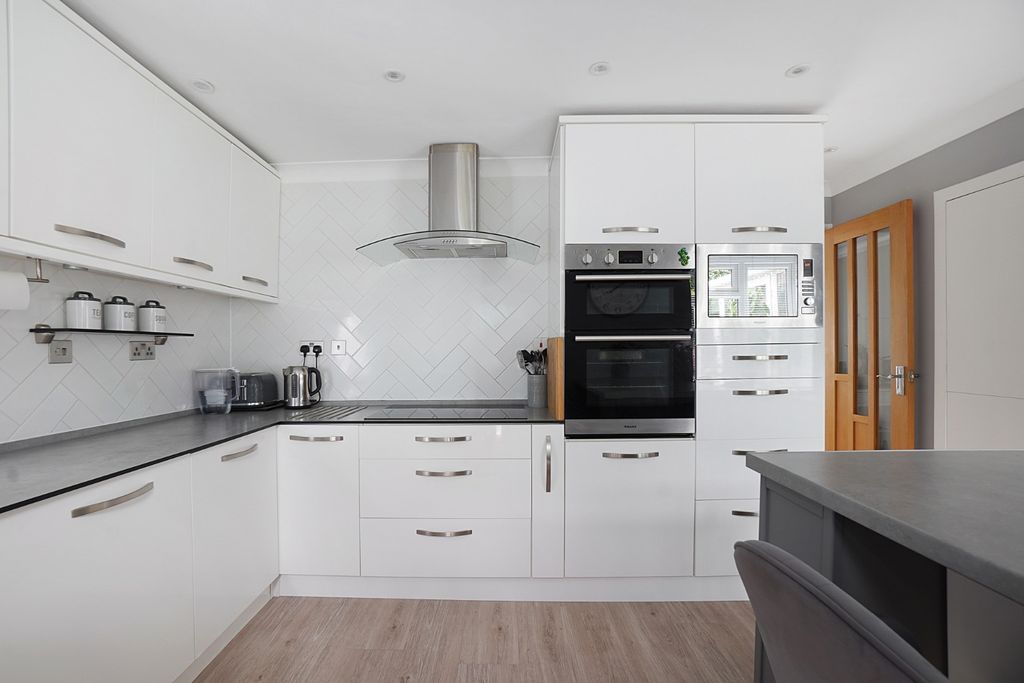 Property photo 3 of 25 4155068
