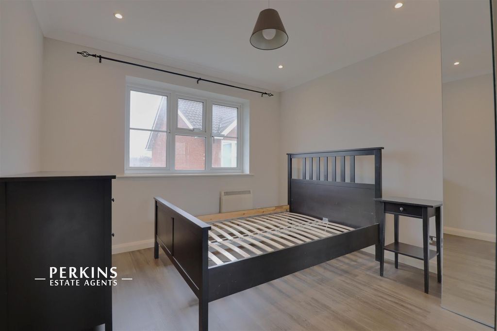 Property photo 3 of 4 Bed.Jpg